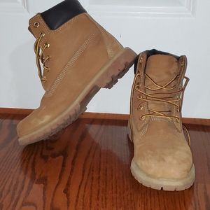 LIKE NEW timberland boots